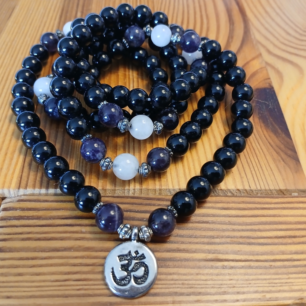 Prana Heart Onyx, Amethyst, And Quartz Stretchy Mala with Om Pendant
